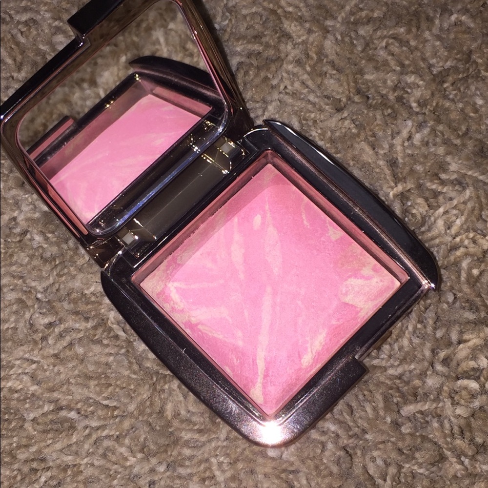 Hourglass Ambient Lighting Blush